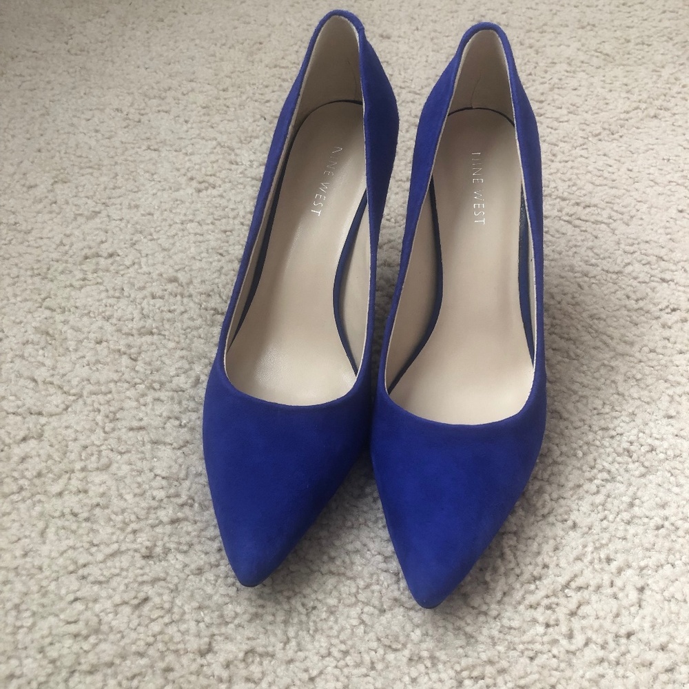 Blue suede pumps